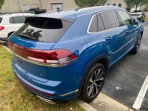 Used 2025 Volkswagen Atlas Cross Sport SEL Premium R-Line AWD/4WD image 4