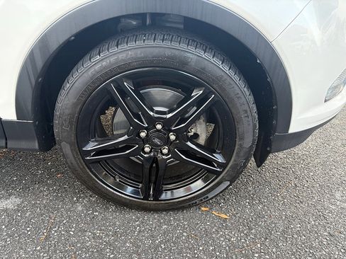 Used 2019 Ford Escape SEL image 9