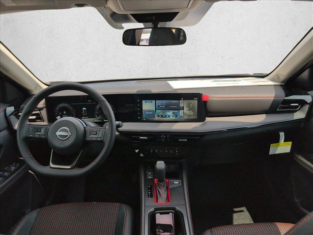 Used 2025 Nissan Kicks SR w/ Illumination Package FWD image 17