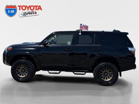 Used 2017 Toyota 4Runner TRD Off-Road Premium AWD/4WD image 2