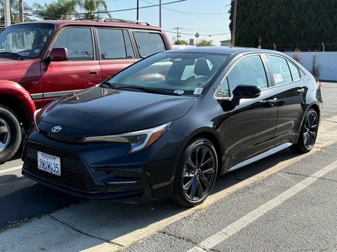 Used 2026 Toyota Corolla SE FWD image 3