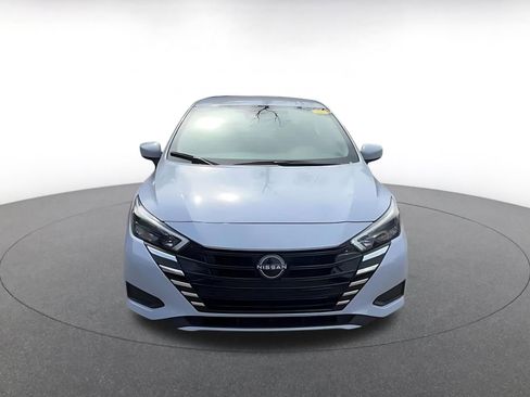 Used 2025 Nissan Versa SV image 4