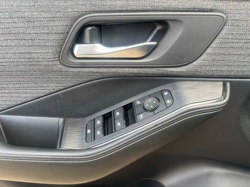 Used 2023 Nissan Rogue SV image 24