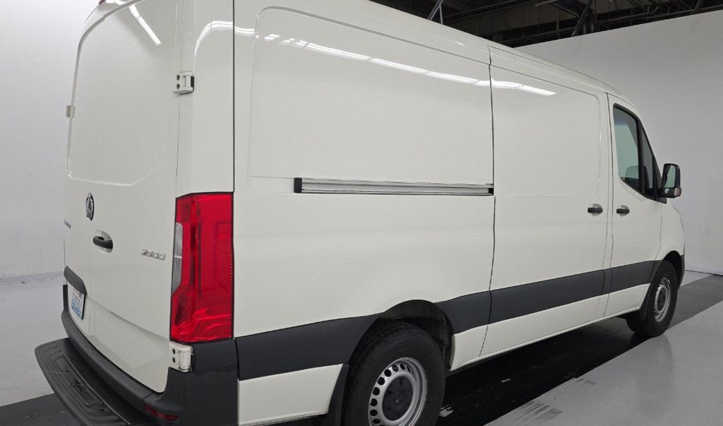 Used 2025 Mercedes-Benz Sprinter 2500 image 4