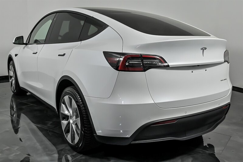 Used 2021 Tesla Model Y Long Range AWD/4WD image 7