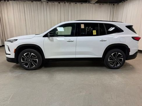 Used 2026 Buick Enclave Sport Touring AWD/4WD image 9