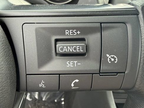 Used 2023 Nissan Rogue S AWD/4WD image 10