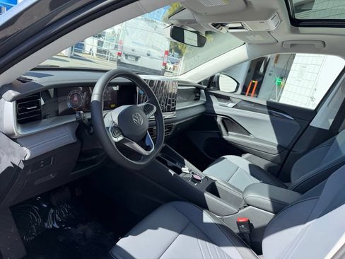 New 2026 Volkswagen Tiguan SE AWD/4WD image 2