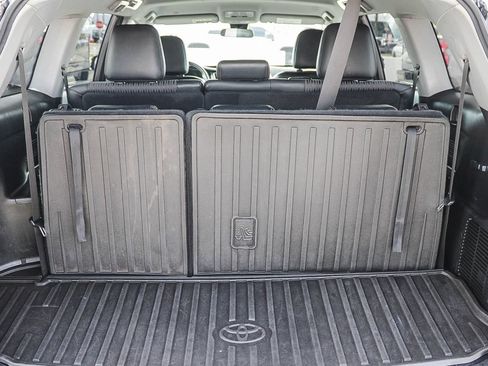 Used 2018 Toyota Highlander Plus FWD image 26