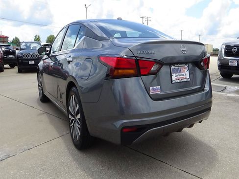 Used 2025 Nissan Altima 2.5 SV FWD image 8