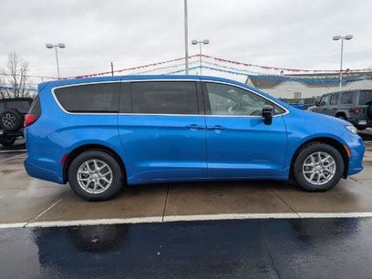 New 2026 Chrysler Pacifica Select