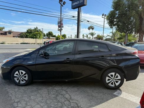 Used 2016 Toyota Prius Two w/ Preferred Accessory Package FWD image 3