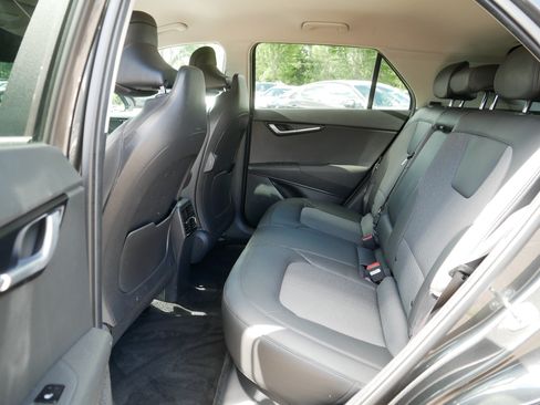 Certified 2024 Kia Niro Wind w/ Wind Preserve Package FWD image 35