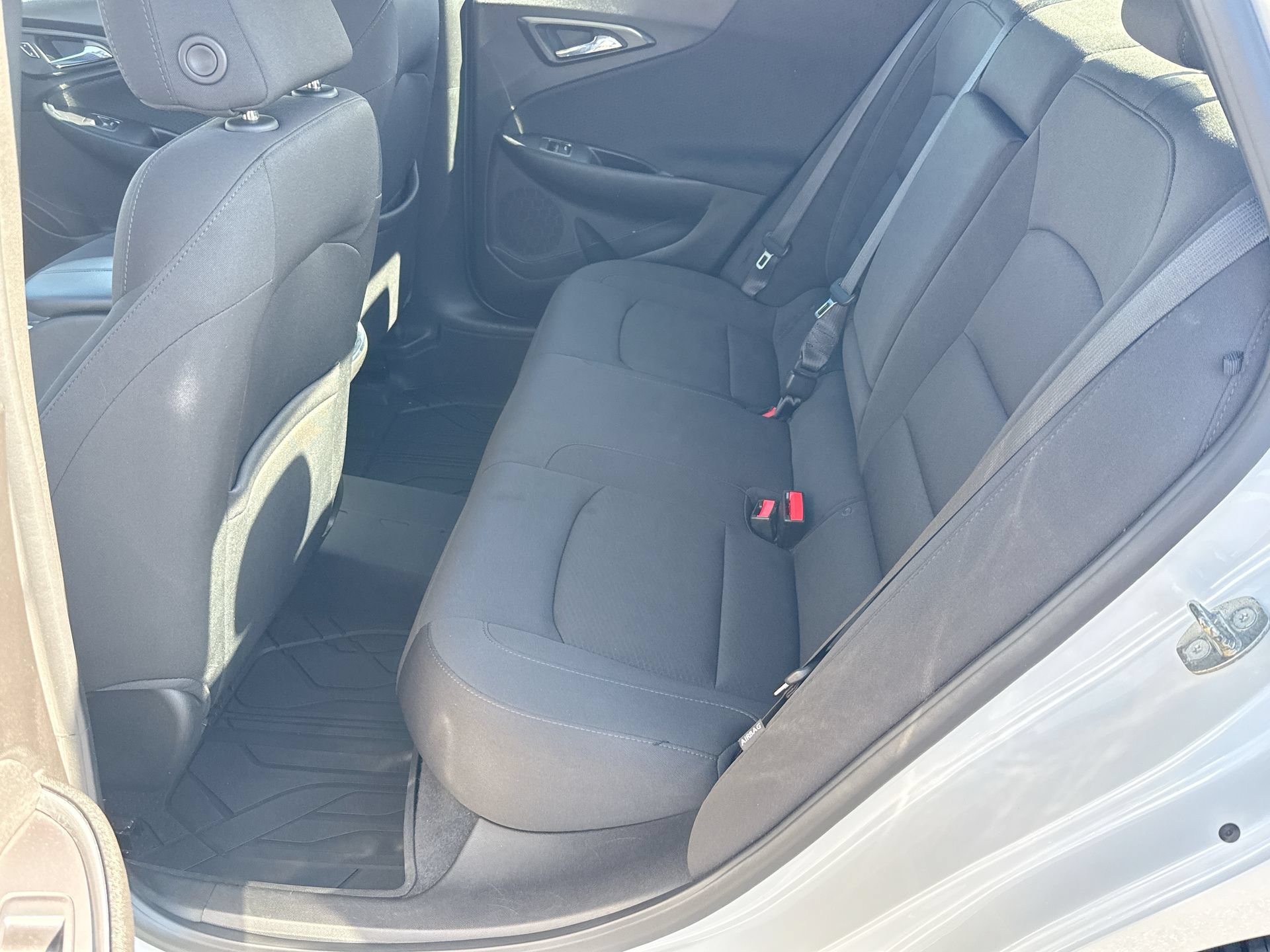 Used 2018 Chevrolet Malibu LT FWD image 16
