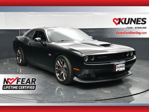 Used 2016 Dodge Challenger SRT w/ Technology Group RWD image 1