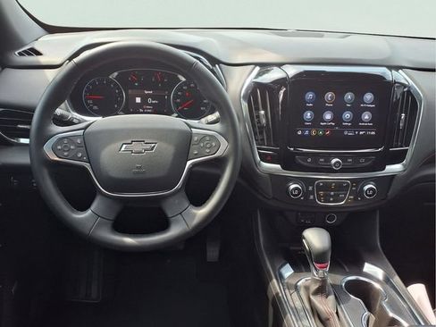 Used 2023 Chevrolet Traverse RS AWD/4WD image 4