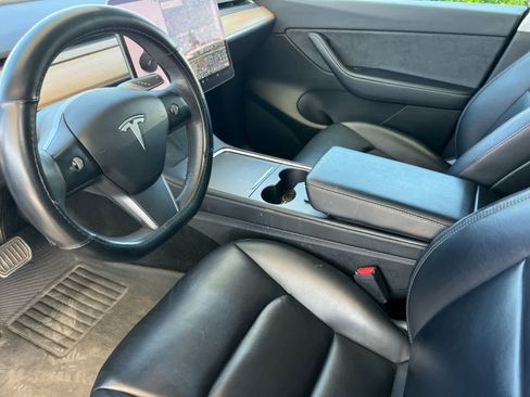 Used 2021 Tesla Model Y Long Range image 12