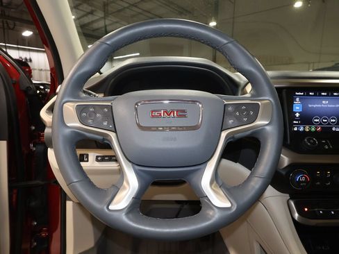 Used 2023 GMC Acadia Denali w/ Denali Ultimate Package FWD image 10