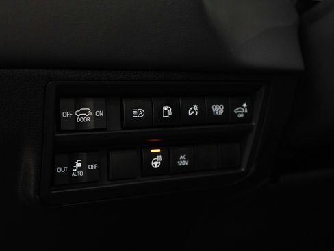 Used 2026 Toyota Sequoia Platinum image 22