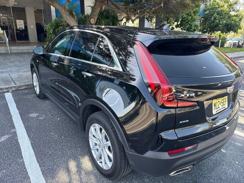 Used 2023 Cadillac XT4 Luxury w/ Cold Weather Package AWD/4WD image 6