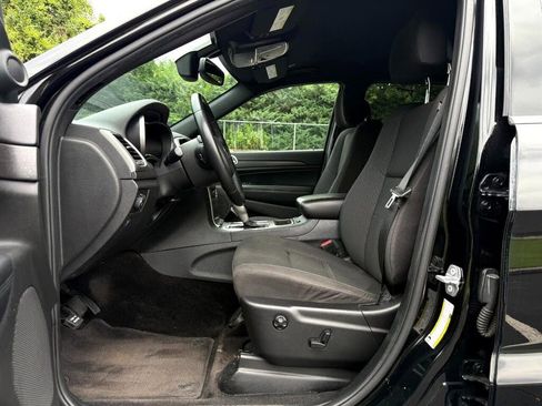 Used 2018 Jeep Grand Cherokee Laredo image 10
