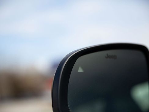 Used 2025 Jeep Compass Latitude image 10