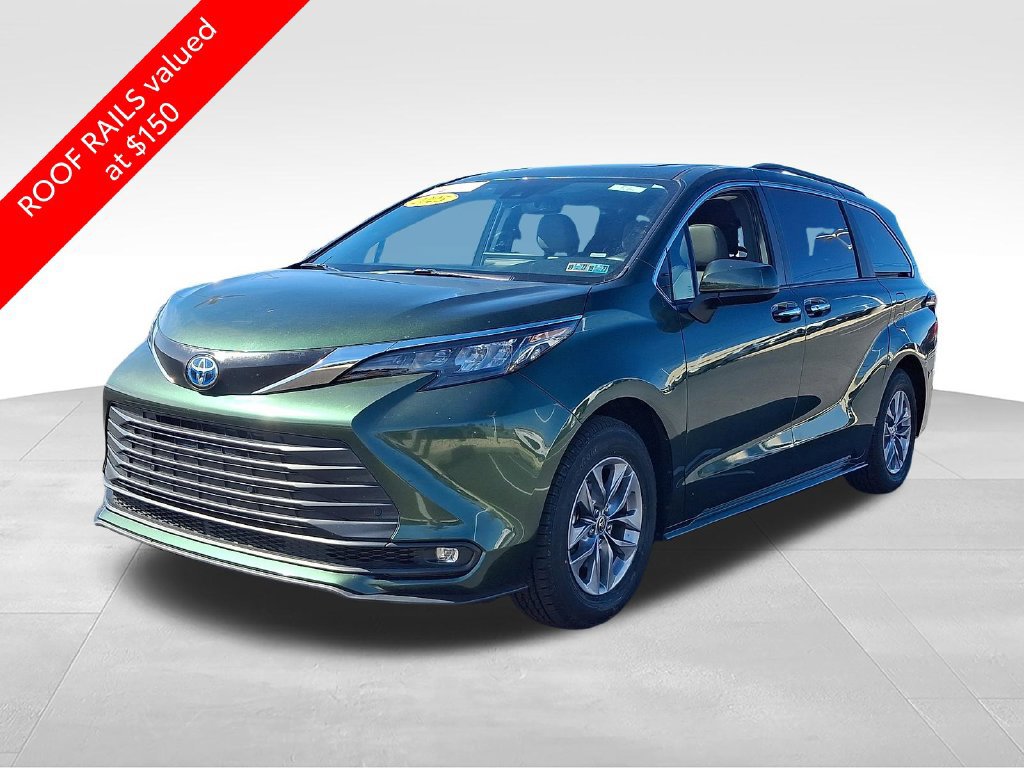 Certified 2025 Toyota Sienna XLE FWD image 5