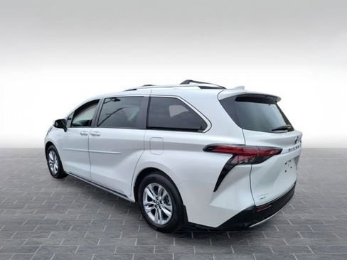 Used 2024 Toyota Sienna Limited AWD/4WD image 6