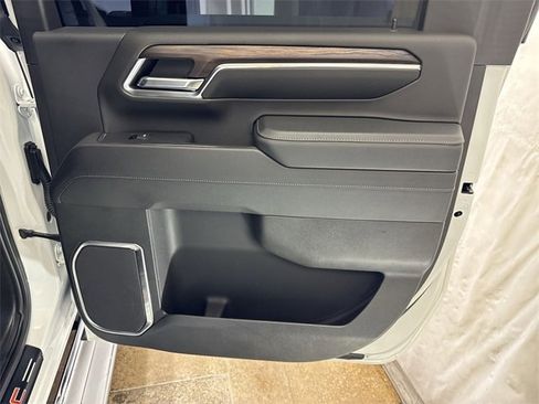 Used 2024 GMC Sierra 2500 SLT w/ SLT Premium Package image 30