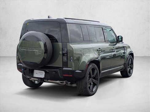 New 2026 Land Rover Defender 110 X-Dynamic SE image 2