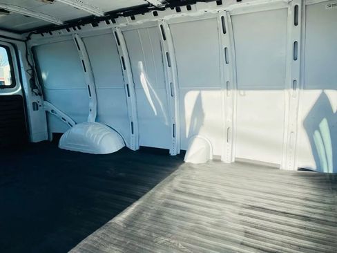 Used 2018 Chevrolet Express 2500 Extended w/ Driver Convenience Package image 18