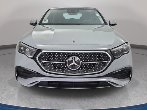 Used 2025 Mercedes-Benz E 350 4MATIC Sedan image 2