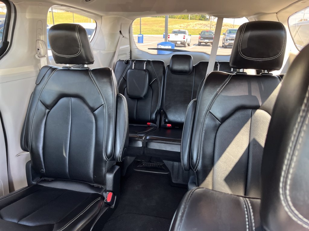 Used 2024 Chrysler Pacifica Touring-L FWD image 13