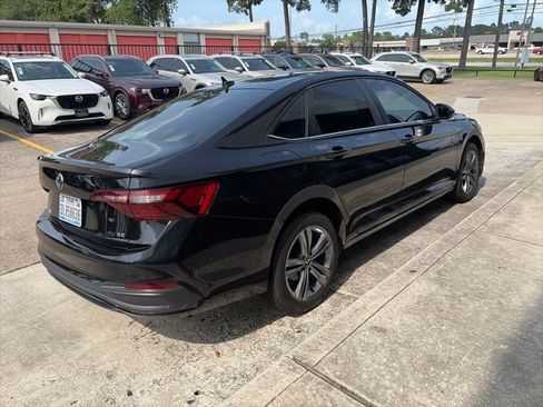 Used 2024 Volkswagen Jetta SE FWD image 3