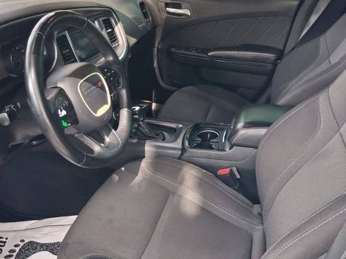 Used 2019 Dodge Charger SXT w/ Blacktop Package RWD image 9