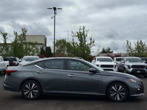 Used 2021 Nissan Altima 2.5 SV image 6