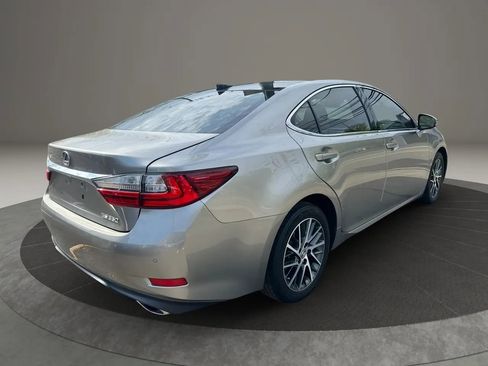 Used 2018 Lexus ES 350 w/ Luxury Package w/Wood Trim image 5