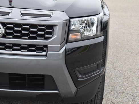 Used 2025 Nissan Frontier SV image 18