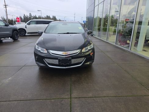 Used 2017 Chevrolet Volt LT image 2