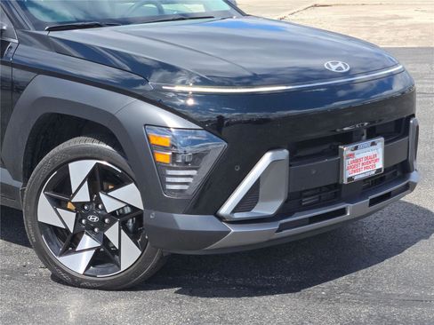 Used 2024 Hyundai Kona Limited AWD/4WD image 2