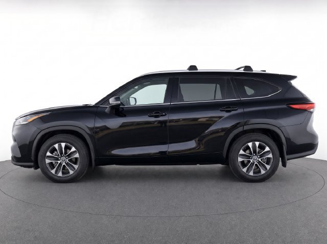 Used 2024 Toyota Highlander XLE AWD/4WD image 8