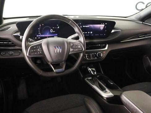 Used 2025 Buick Envista Preferred w/ Convenience I Package FWD image 2