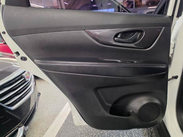 Used 2020 Nissan Rogue S FWD image 29