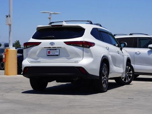 Used 2020 Toyota Highlander XLE FWD image 7
