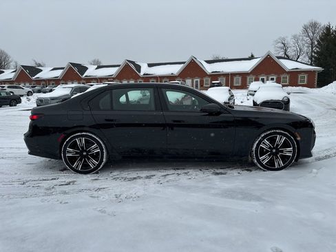 Used 2026 BMW i7 xDrive60 w/ Executive Package image 7