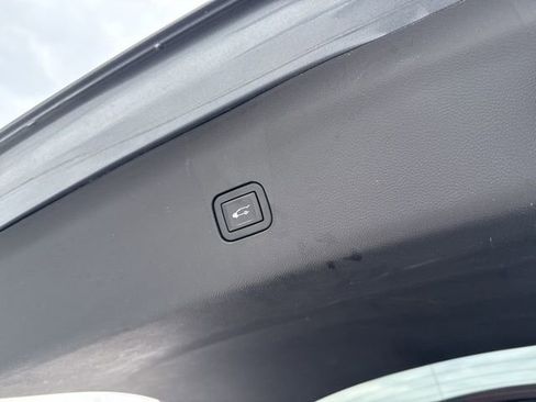 Used 2020 Buick Enclave Essence image 28