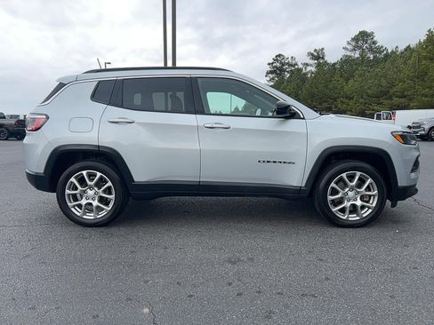 Used 2024 Jeep Compass Latitude w/ Sun and Sound Group image 4