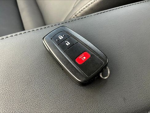 Used 2022 Toyota Prius AWD image 14