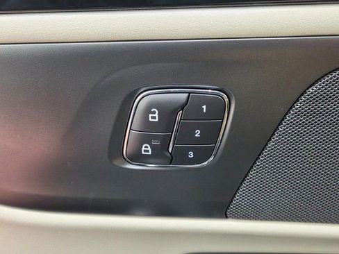 Used 2025 Lincoln Nautilus Reserve AWD/4WD image 14