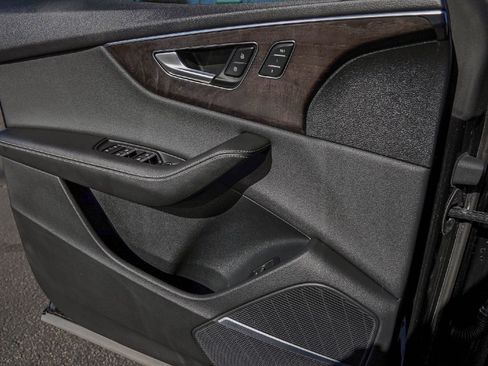 Used 2023 Audi Q8 Prestige w/ Prestige Package image 21